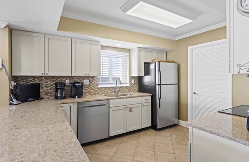 Destin Condo | 2 bedroom, 2 bath Gulf-front condo - Destin Gulfgate 0606!