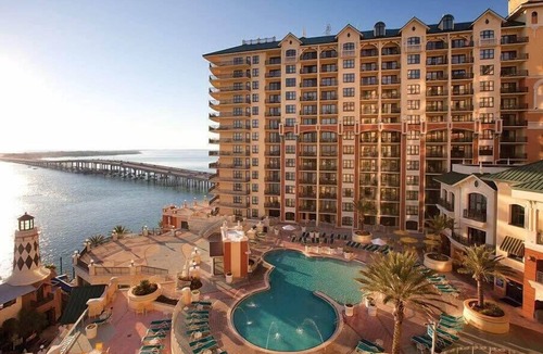 Destin Condo | 2BR Loft | Emerald Grande | Near Beach & Shops