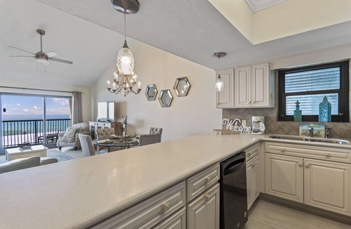 Destin Condo | 316- Gorgeously remodeled, GULF FRONT, great view condo. Destin Beach Club