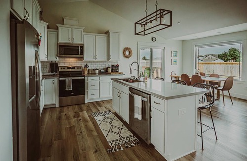 Ocean Shores House | Adventurer Beach House, short walk to beach!