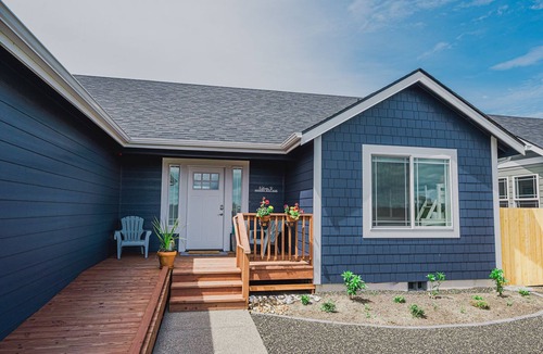 Ocean Shores House | Adventurer Beach House, short walk to beach!
