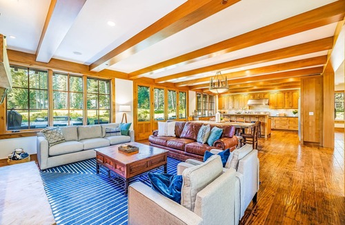 Cle Elum House | Alpine Star | Stay on the Green @ Family Friendly Rates