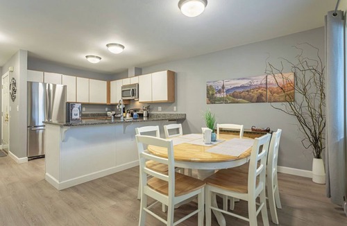 Downtown Leavenworth Condo | Bavarian Paradise: The Alpine Village Collection