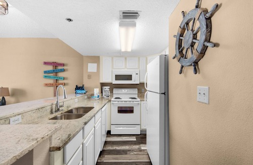 Destin Condo | ☀️Beach Front I Ground Floor I Indoor/Outdoor Pool I Sauna I 1BR SunDestin 102☀️