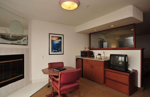 Ocean Shores Hotel | Beach Getaway Starts Here! Two Comfy Units for 8! Pool
