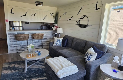 Ocean Shores Condo | Beach Please! Full Cozy Condo In Ocean Shores with Private Deck