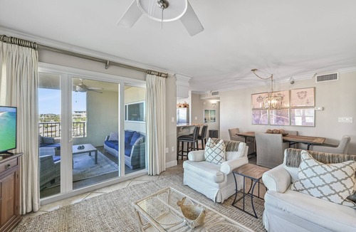 Destin Condo | Beach-side, beautiful low-rise with uncrowded beach!