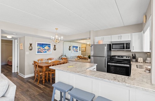 Destin Condo | Beach-side, beautiful low-rise with uncrowded beach!