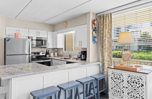 Destin Condo | Beach-side, beautiful low-rise with uncrowded beach!