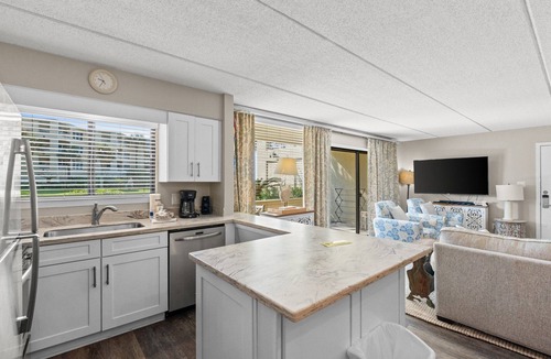 Destin Condo | Beach-side, beautiful low-rise with uncrowded beach!