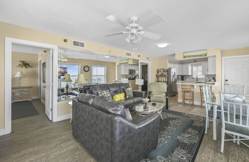 Destin Condo | Beach-side, beautiful low-rise with uncrowded beach!