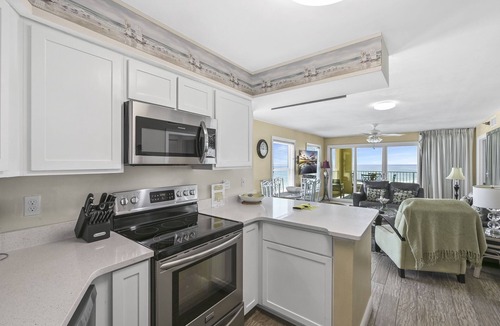 Destin Condo | Beach-side, beautiful low-rise with uncrowded beach!