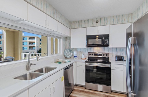 Destin Condo | Beach-side, beautiful low-rise with uncrowded beach!