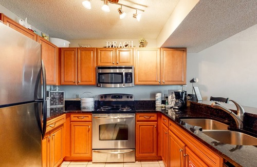 Destin Condo | Beachfront, 11th-floor condo with Gulf view, pools, hot tub & beach access