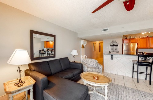 Destin Condo | Beachfront, 11th-floor condo with Gulf view, pools, hot tub & beach access
