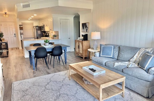 Destin Condo | Beachfront Condo | Resort Pool | Sleeps 6