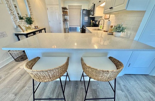 Destin Condo | Beachfront Condo | Resort Pool | Sleeps 6