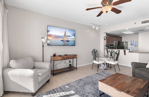 Destin Condo | BeachFront🏖️Heated Pool-2BR Sterling Sands 103