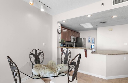 Destin Condo | BeachFront🏖️Heated Pool-2BR Sterling Sands 103