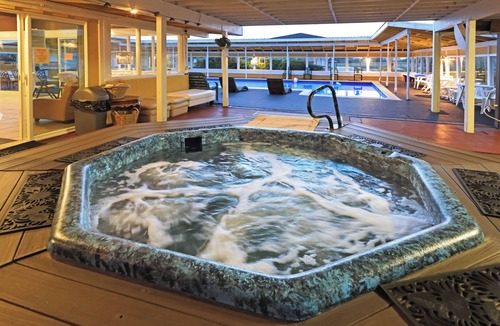 Copalis Beach Condo | Beachwood Condos& Resort, Pool Side Condo with 2 Queen Beds & Kitchen near beach