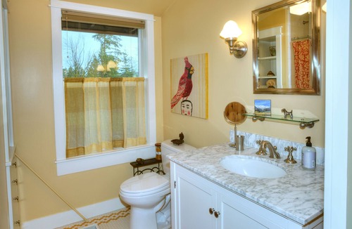 Bainbridge Island House | Beautifully appointed Garden Cottage Guesthouse on Charming Farm Property