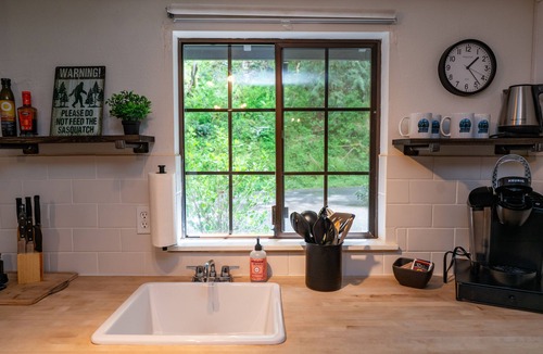 Hoodsport House | Bigfoot Bungalow — Creekside Paradise