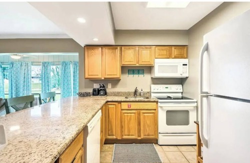 Destin Condo | Blue Pearl 1 bedroom, 2 bath condo - sleeps 6 , Pet friendly.
