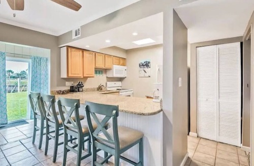 Destin Condo | Blue Pearl 1 bedroom, 2 bath condo - sleeps 6 , Pet friendly.