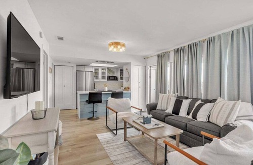 Destin Condo | Boho Retreat 2003-Near Lake Aladdin-Sleeps 4