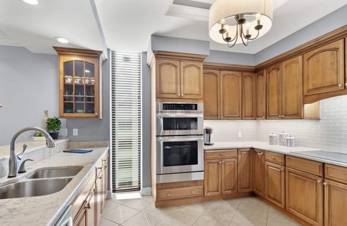 Destin Condo | 🦩Book Me Baby! Gulf-Front Condo at Emerald Towers🦩