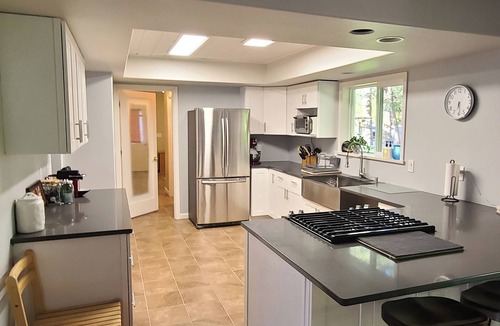 Point Roberts House | Bright Comfy 3 Bedroom home 10 Min. walk to Lily Point Marine Park