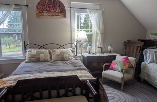Everett Bed & Breakfast | Charming bed & breakfast in peaceful Snohomish