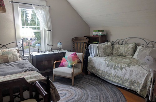 Everett Bed & Breakfast | Charming bed & breakfast in peaceful Snohomish