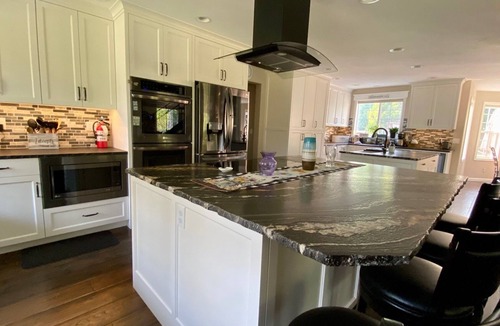 Walla Walla House | Charming Wine lovers Farm House with heated Pool & Hot tub!