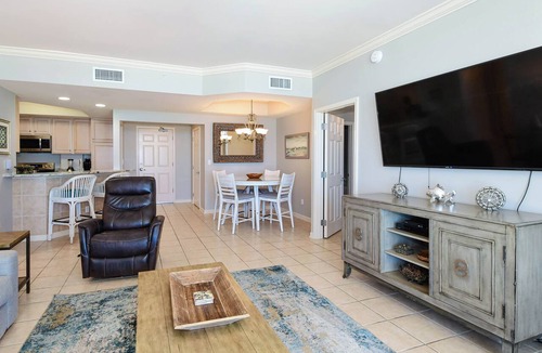 Destin Condo | Comfortable Beachfront Condo w/Easy Beach Access in Central Destin! 🏖☀🌴