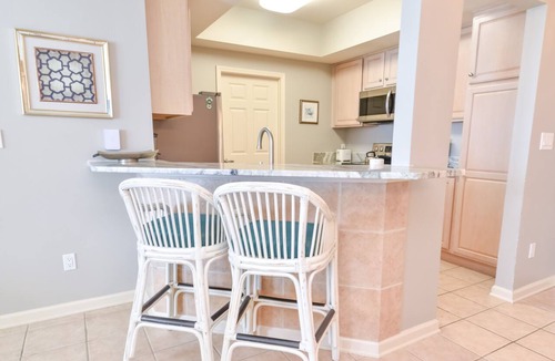 Destin Condo | Comfortable Beachfront Condo w/Easy Beach Access in Central Destin! 🏖☀🌴