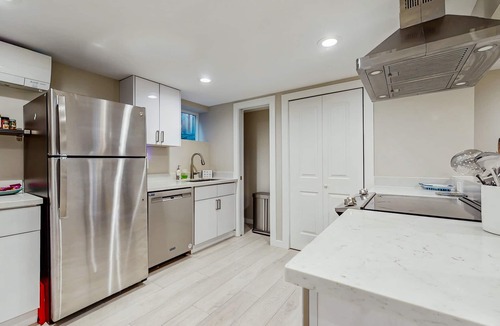 Seattle House | Conveniently located duplex w/fast wifi, w/d & fully stocked kitchen