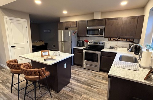 Packwood Cabin | Cozy 3BD Chalet–Hot Tub & Game Room Mt Rainier