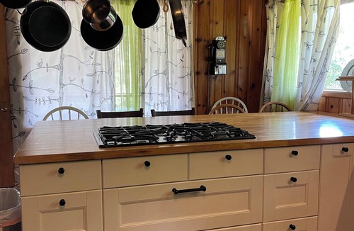 Leavenworth Cabin | Cozy Cabin Leavenworth 3bd 2bath with game room and hot tub pet friendly