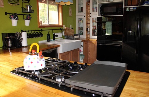 Leavenworth Cabin | Cozy Cabin Leavenworth 3bd 2bath with game room and hot tub pet friendly