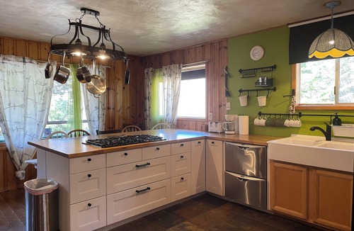 Leavenworth Cabin | Cozy Cabin Leavenworth 3bd 2bath with game room and hot tub pet friendly