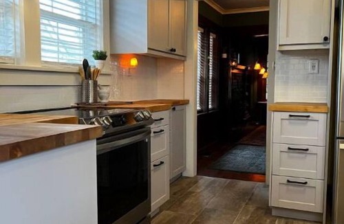 Bremerton House | Cozy Craftsman on Charming Street - 5 min walk to base