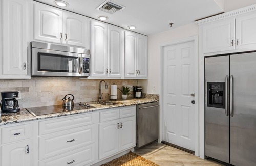 Destin Condo | Cute and Cozy Gulf Front Studio