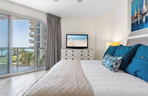 Destin Condo | Cute and Cozy Gulf Front Studio