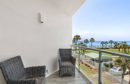 Destin Condo | Cute and Cozy Gulf Front Studio