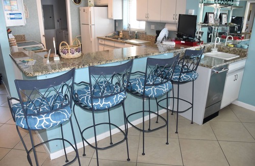 Destin Condo | Destin Gulfgate 401-XLG 2 BR -Sleeps 8-Front Row Beach Front - East Corner Unit