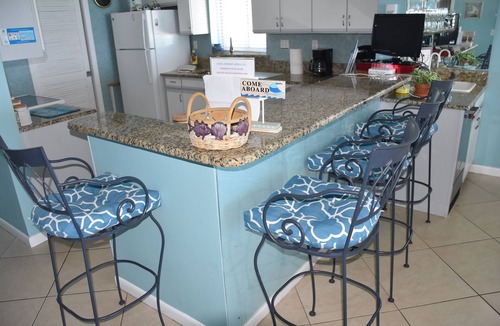 Destin Condo | Destin Gulfgate 401-XLG 2 BR -Sleeps 8-Front Row Beach Front - East Corner Unit