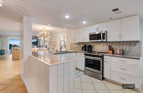 Destin Condo | Destin Towers 33 | Beachfront | Pool & Tennis Courts | FREE Excursions ☀️