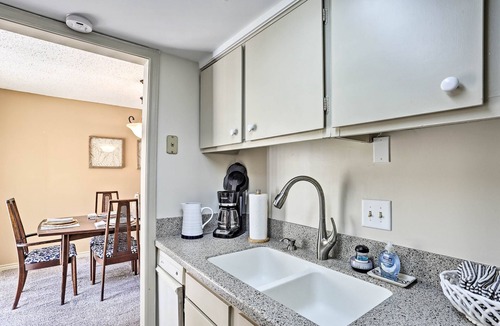 Destin House | Destin Townhome with Beach Access & 2 Pools!