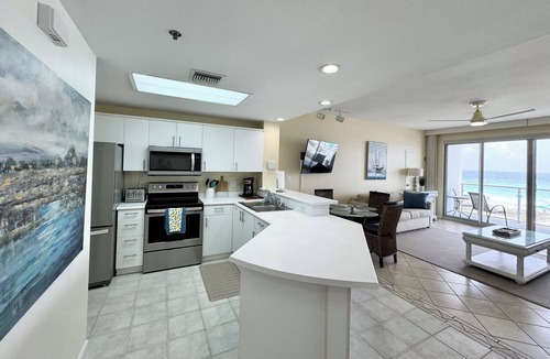 Destin Condo | DIRECT Beach Front DESTIN-2 BR/2 BA with KING Bed! Amazing Central Location!